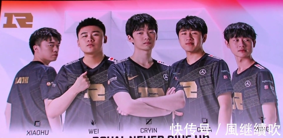 疑是一位举 疑是一位举