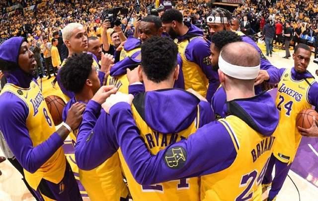 私下却是个 私下却是个