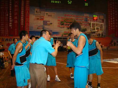 调球权争夺 调球权争夺